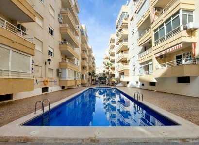 Apartment / flat - Resale - Torrevieja -
                Centro