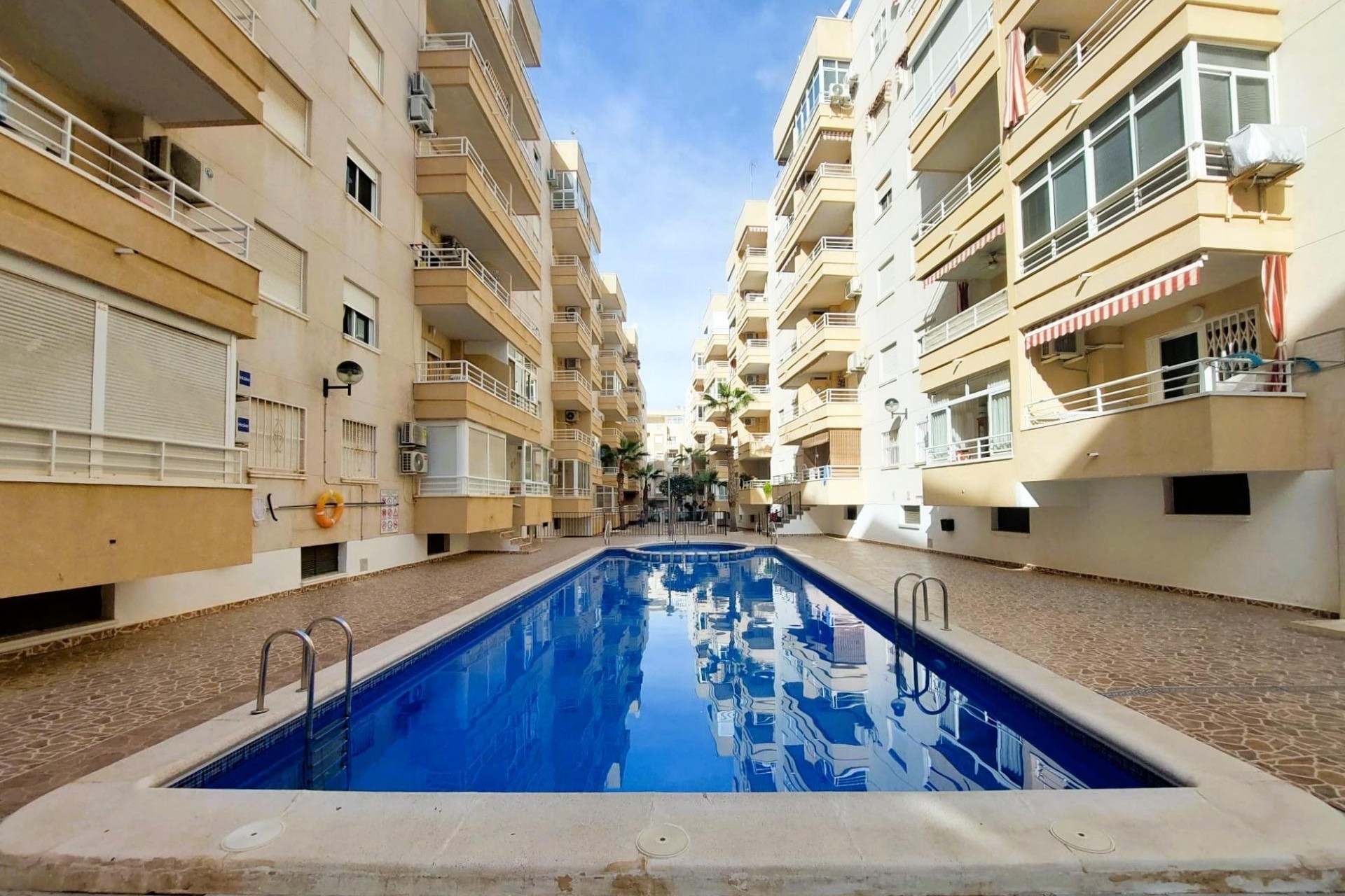 Resale - Apartment / flat -
Torrevieja - Centro