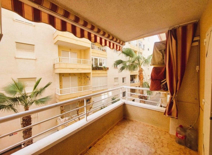 Resale - Apartment / flat -
Torrevieja - Centro