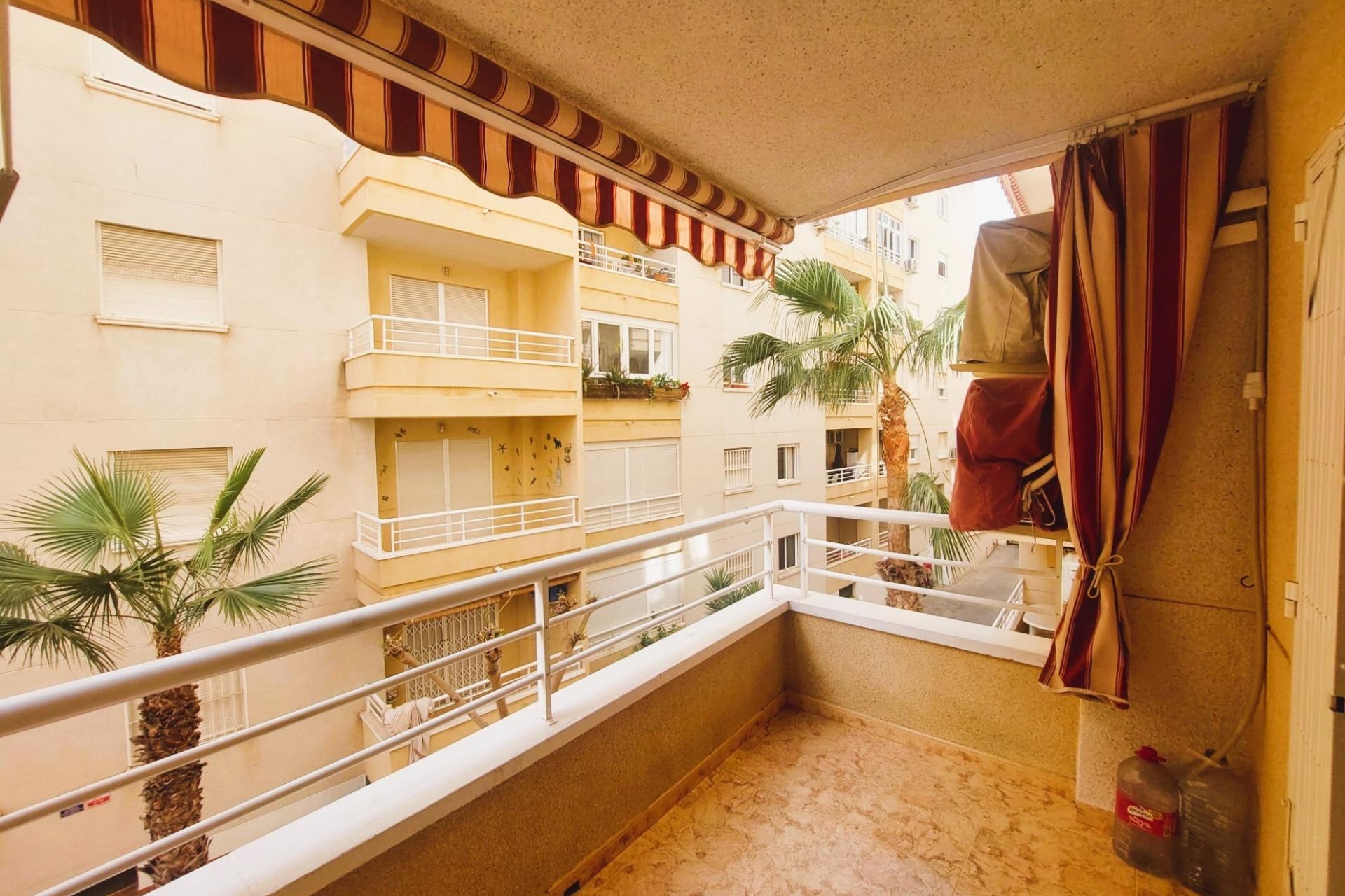 Resale - Apartment / flat -
Torrevieja - Centro