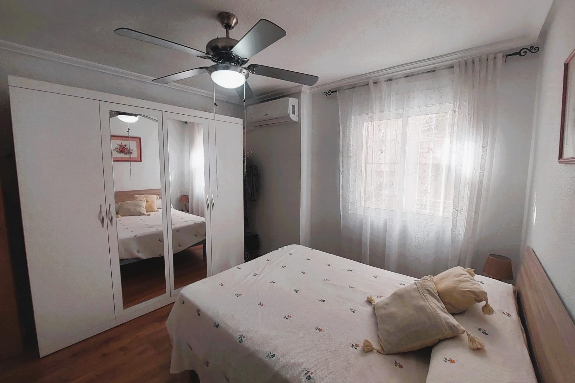 Resale - Apartment / flat -
Torrevieja - Centro