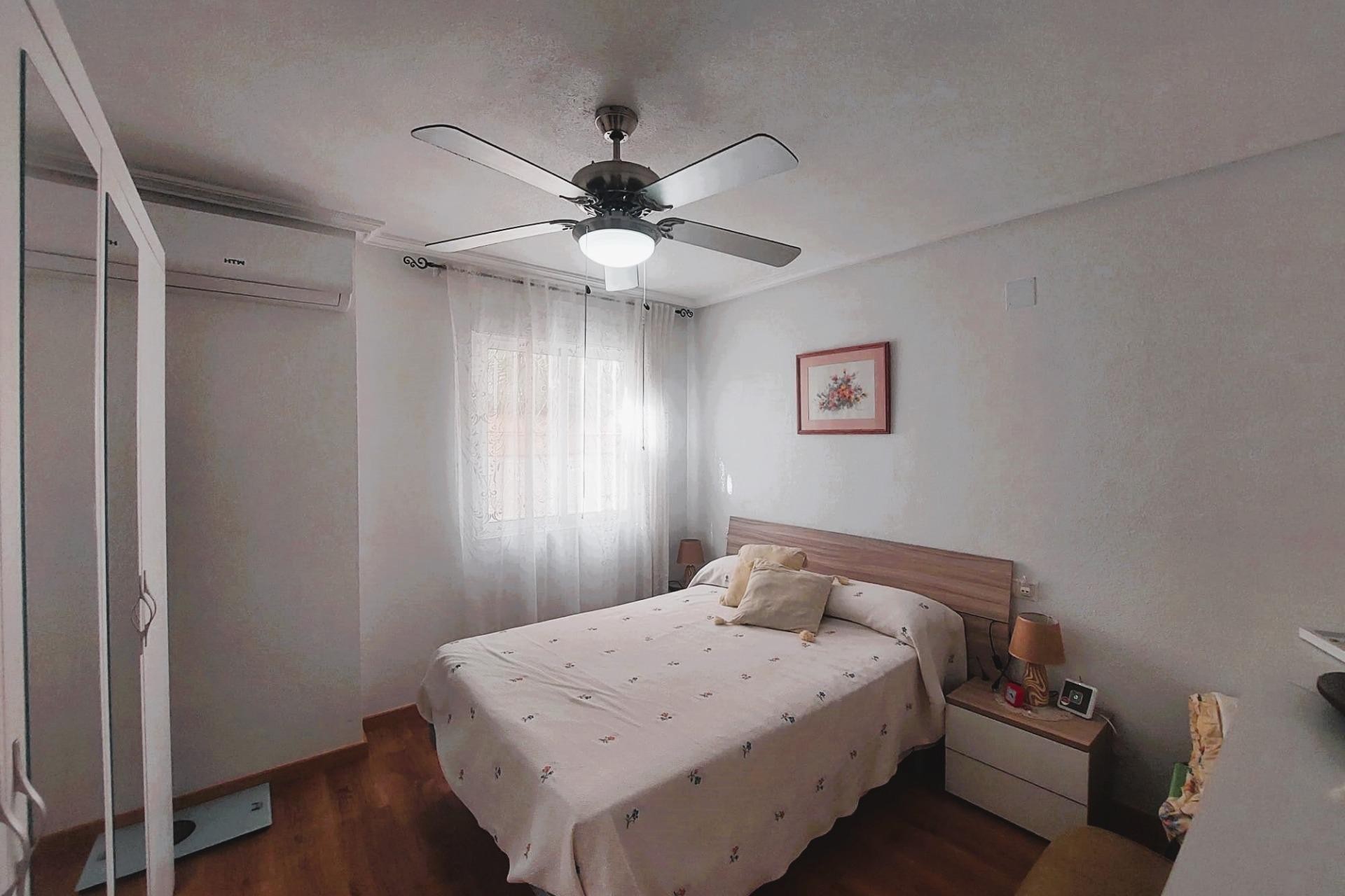 Resale - Apartment / flat -
Torrevieja - Centro
