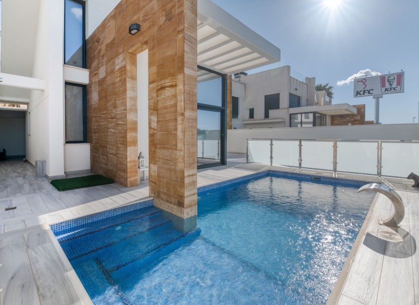Videresalg - Villa -
Cabo Roig