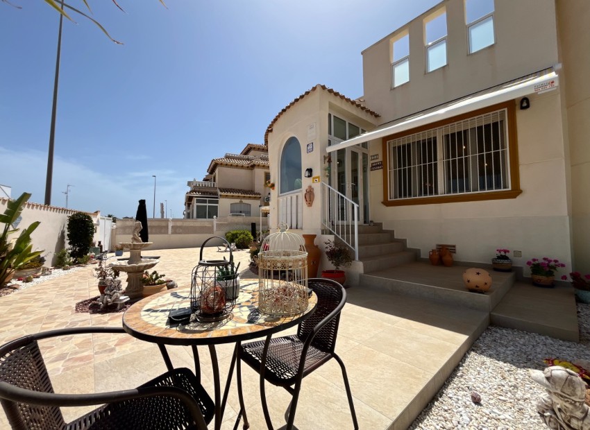 Videresalg - Villa -
Cabo Roig