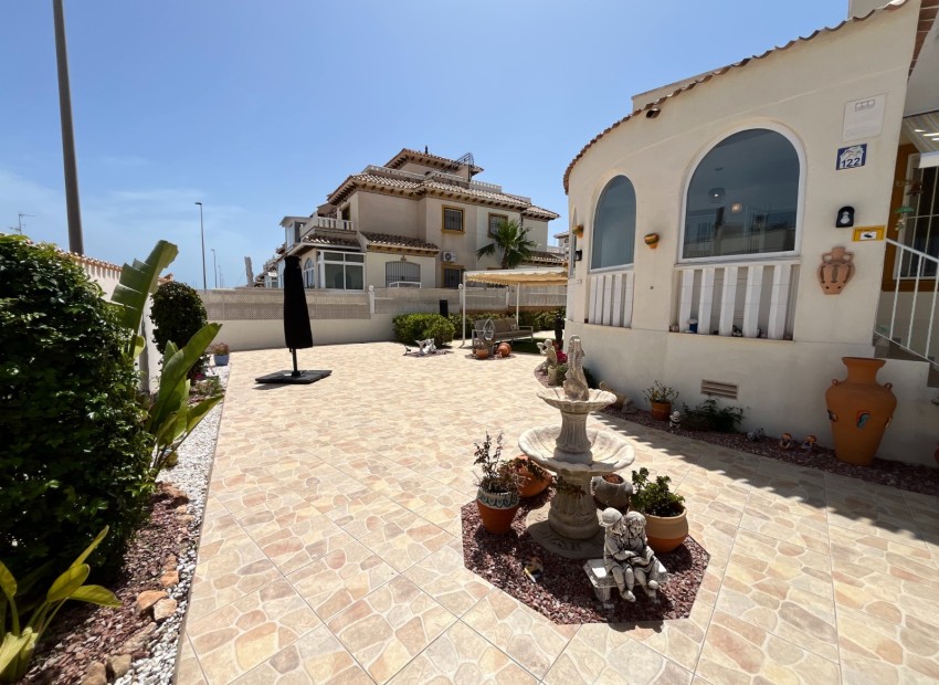 Videresalg - Villa -
Cabo Roig