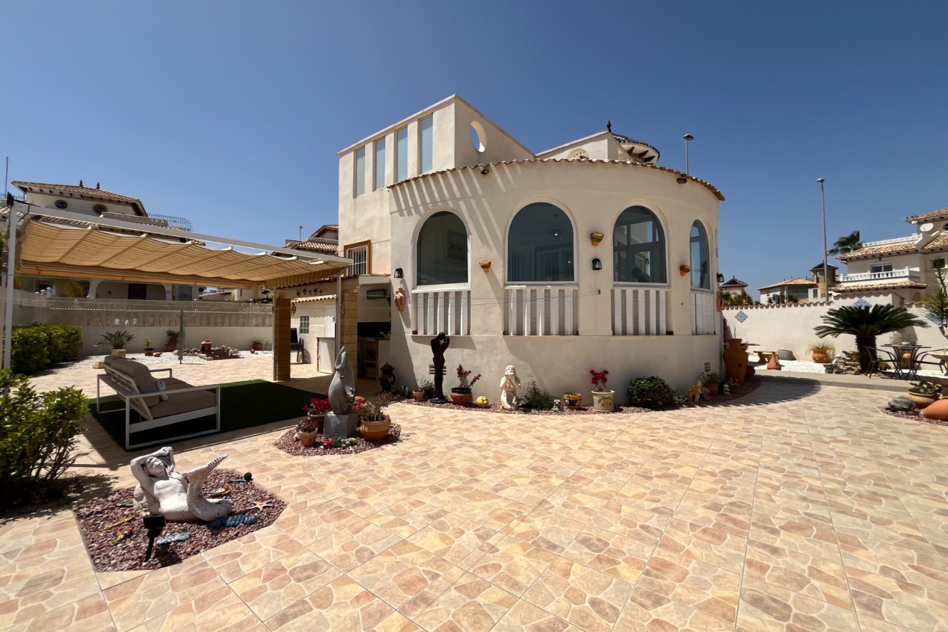 Videresalg - Villa -
Cabo Roig