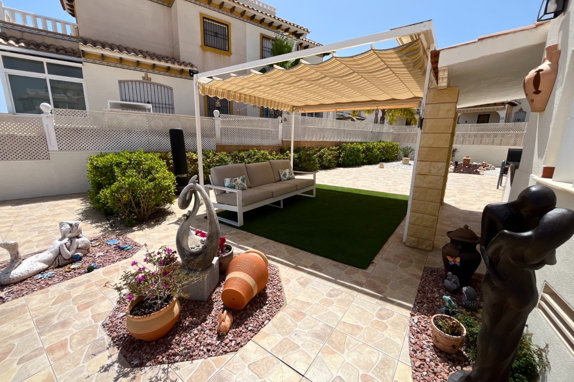 Videresalg - Villa -
Cabo Roig