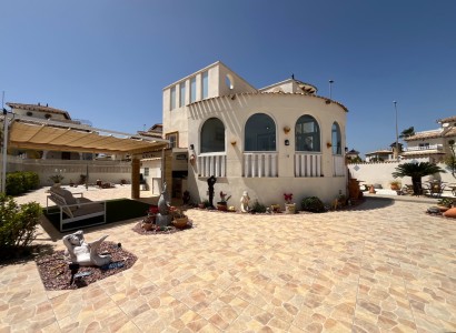 Videresalg - Villa -
Cabo Roig