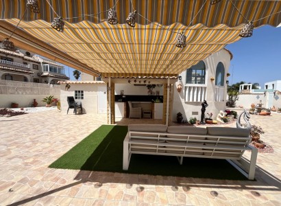 Videresalg - Villa -
Cabo Roig