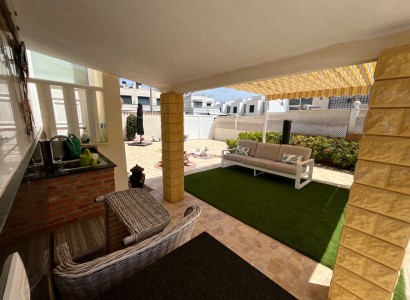 Videresalg - Villa -
Cabo Roig