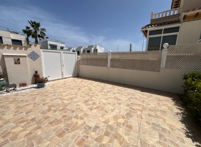 Videresalg - Villa -
Cabo Roig