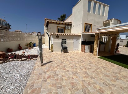 Videresalg - Villa -
Cabo Roig