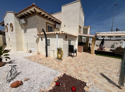 Videresalg - Villa -
Cabo Roig