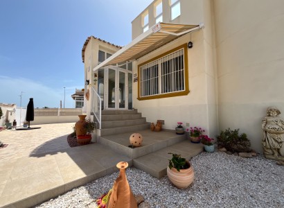 Videresalg - Villa -
Cabo Roig