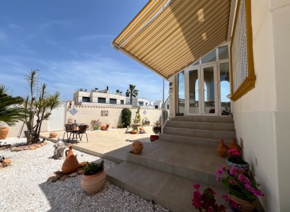 Videresalg - Villa -
Cabo Roig