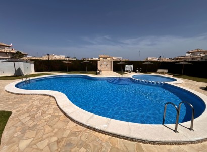 Videresalg - Villa -
Cabo Roig
