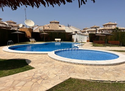 Videresalg - Villa -
Cabo Roig