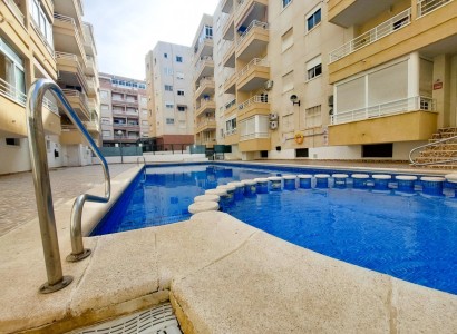 Resale - Apartment / flat -
Torrevieja - Centro