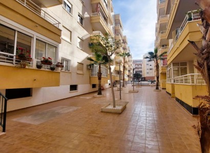 Resale - Apartment / flat -
Torrevieja - Centro