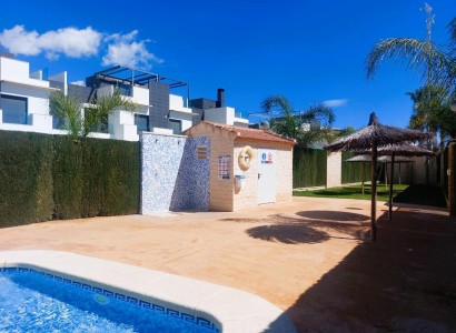 Resale - Townhouse -
Pilar de la Horadada - Torre De La Horadada