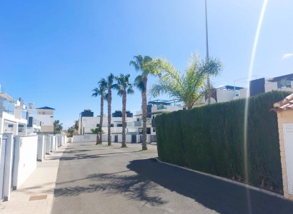 Resale - Townhouse -
Pilar de la Horadada - Torre De La Horadada